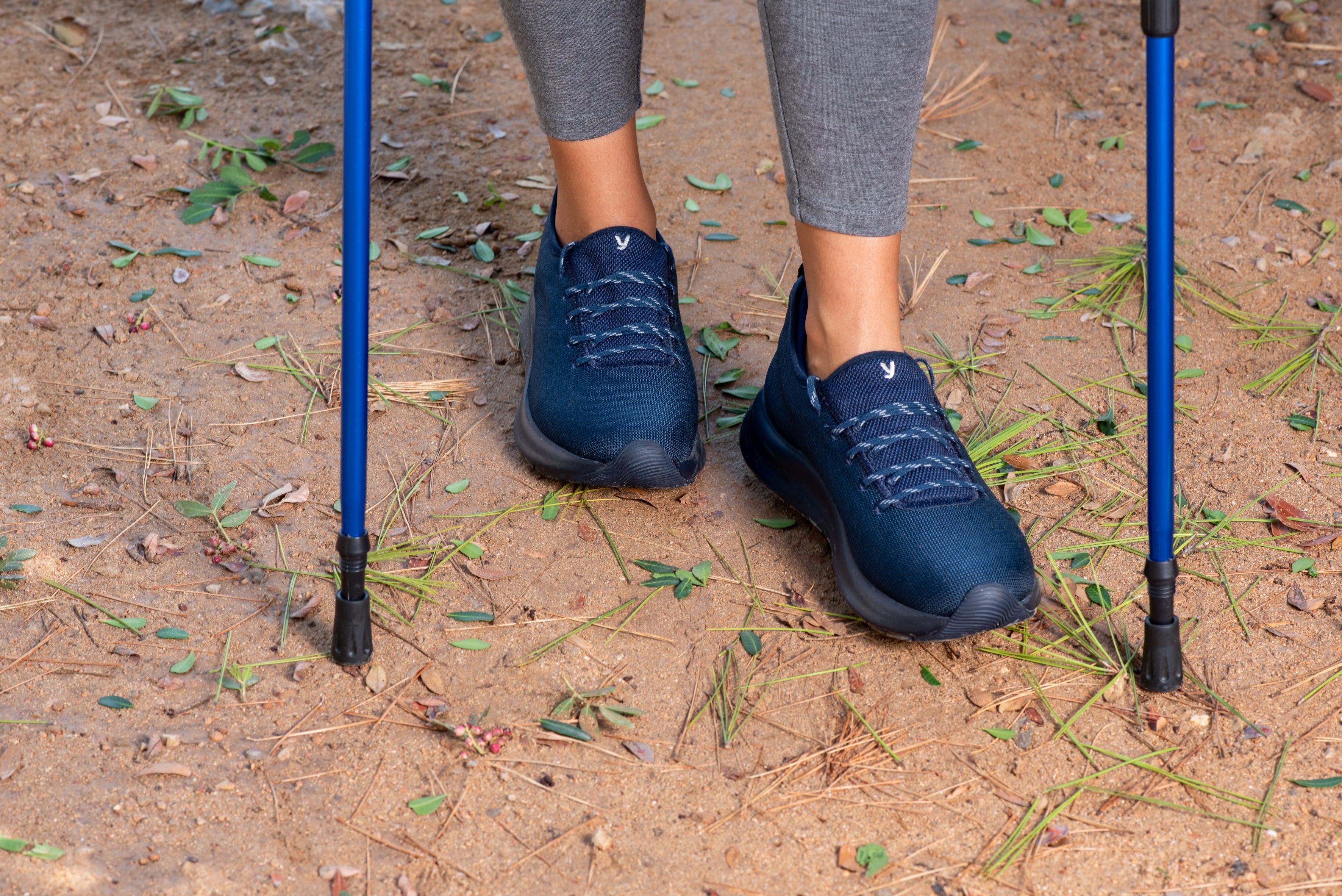 Ripley ZAPATILLAS OUTDOOR TREKKING PARA MUJER WEINBRENNER GRIS